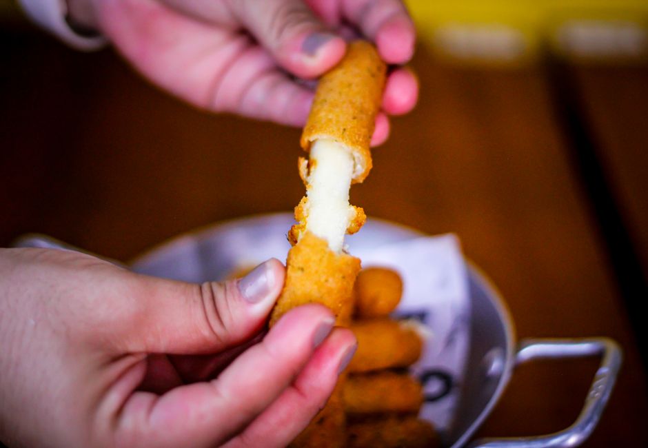 Bastones de muzzarella en Air Fryer